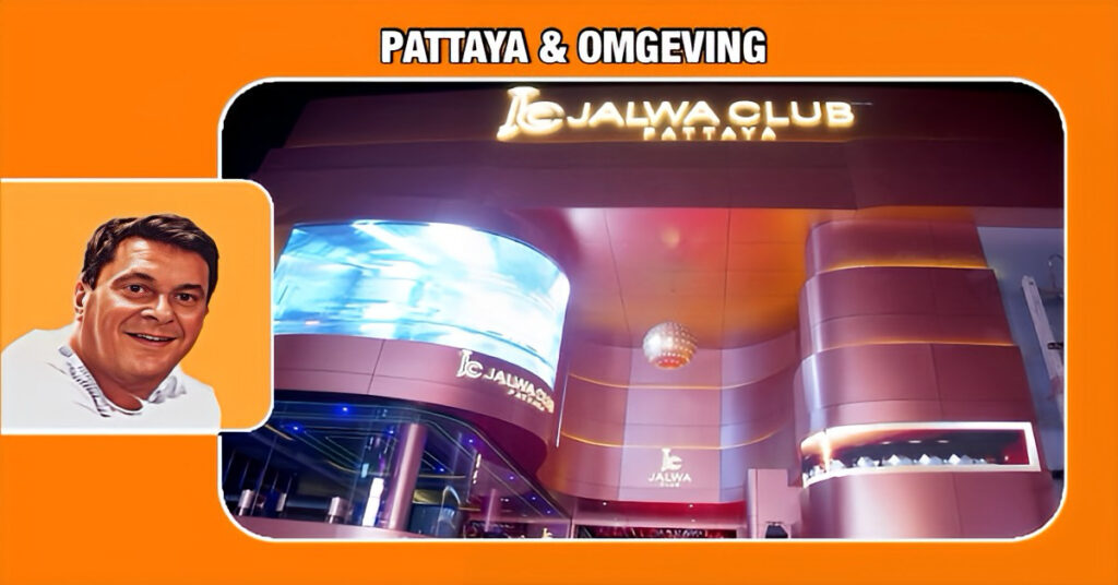 Nachtclub in Pattaya brengt het Nationale volkslied van Thailand ten gehore om aan hun solidariteit uiting te geven