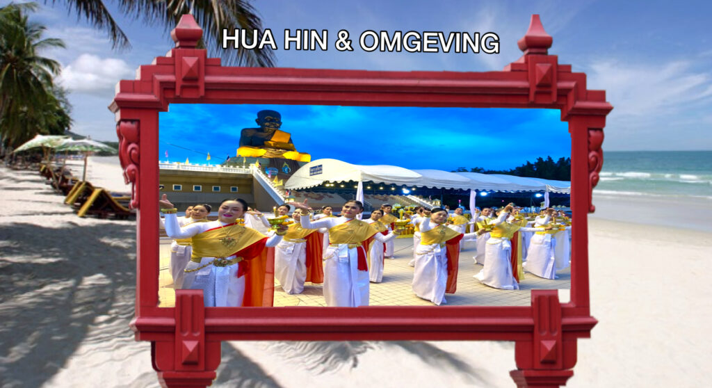 Hua Hin bruist en niet zo’n beetje ook, vandaag nemen mensen deel aan de moederdag ceremonie waarbij ze het doek om het beeld van Luang Pu Thuat wikkelen.