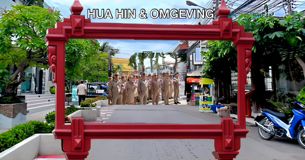 De complete ambtenarij van Hua Hin stond gisteren in het gelid om de nationale vlag te eren en steun aan de soldaten te betuigen