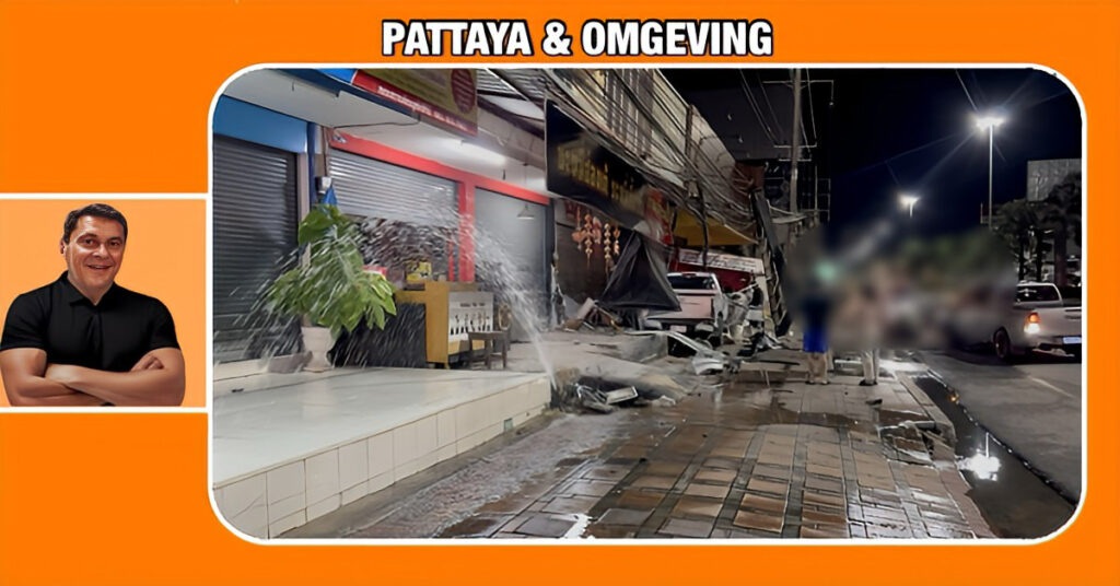 Afschuwelijk ongeluk in Pattaya, een pick-up truck ramt een motorfiets resulterende in twee doden