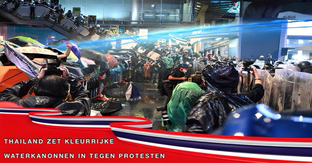 Thailand zet waterkanonnen met “Smurfen Kleurstof” in als protest tegen Cambodjaanse demonstranten