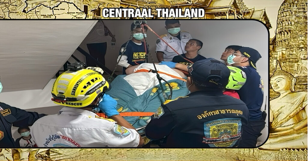 Reddingswerkers in Centraal-Thailand weten een 200 kilo zware zieken man met kunst en vliegwerk van de vijfde verdieping te halen