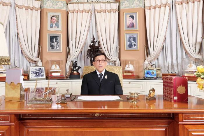 Koning Maha Vajiralongkorn roept in nieuwjaarstoespraak op tot eenheid en deugdzaamheid in Thailand 