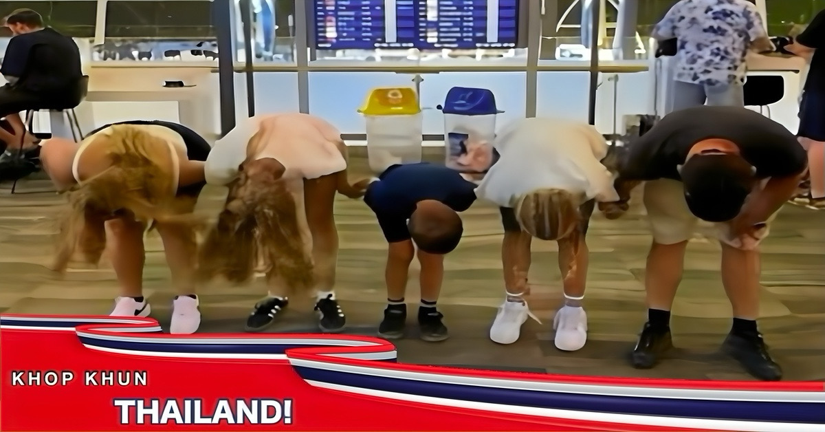 De hype “Bedankt Thailand” gaat viraal, iedereen buigt en lacht tegen het vogeltje in de camera.