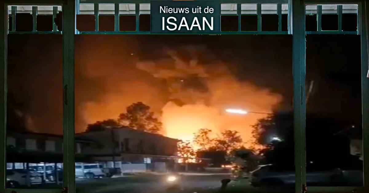 Hevige brand en explosies vernielen munitiedepot van de grenspatrouille in Surin, Noordoost-Thailand