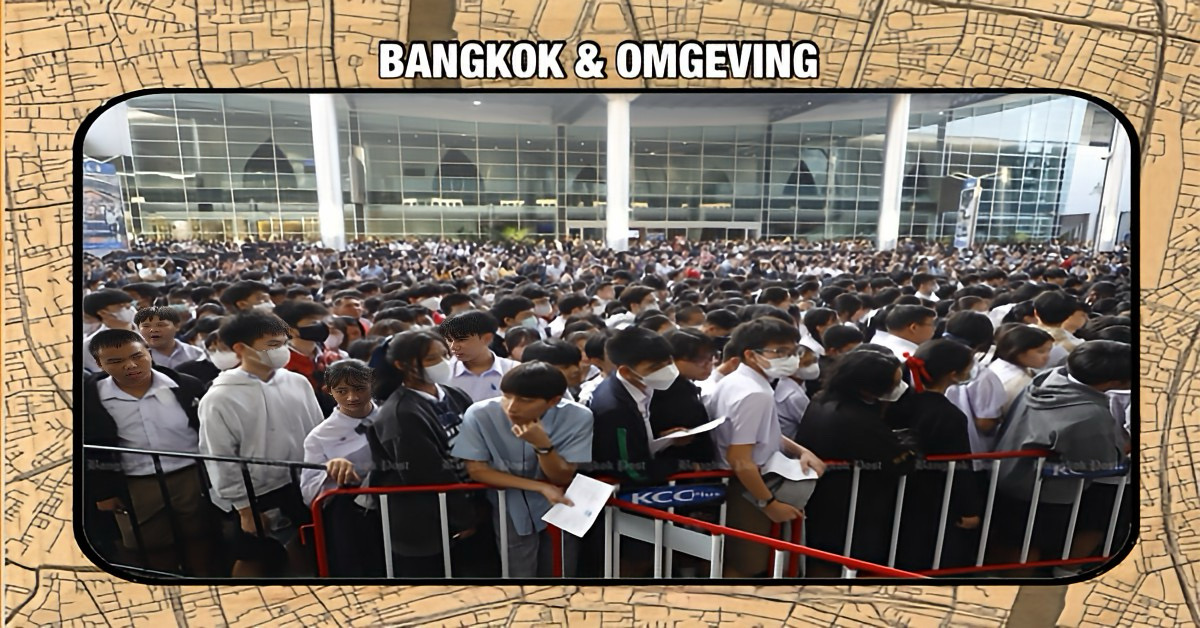 Scholieren in Thailand gedwongen hun geld weg te gooien bij het toelatingsexamen.