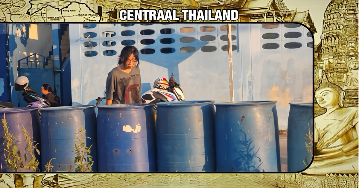 De daad maakt het verschil in Centraal-Thailand, jong meisje struint vuilnisbakken af, om haar vader te steunen.