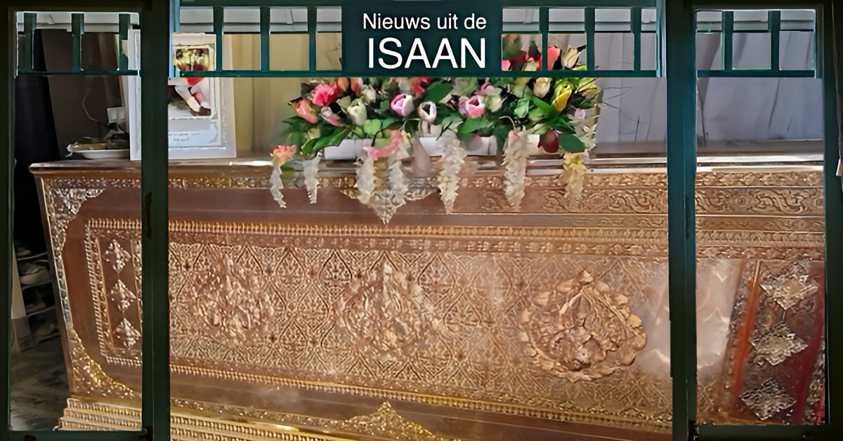 Moeder ontroostbaar na de dood van haar zoon tijdens de Songkran viering in Noordoost-Thailand.