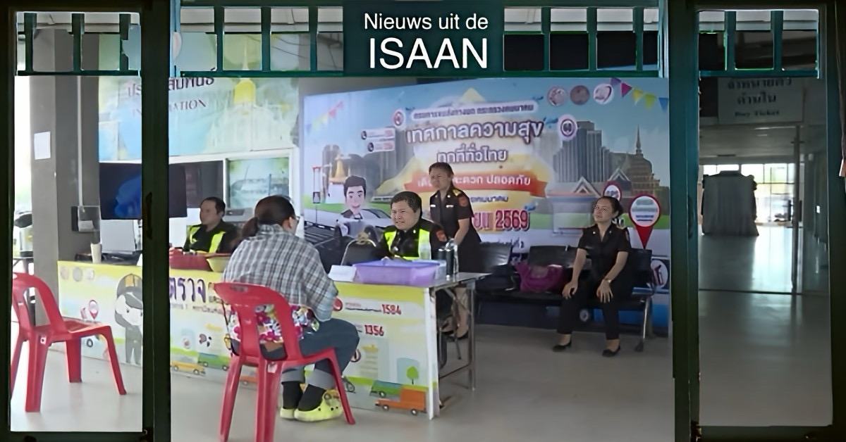 De terugreis vanuit Noordoost-Thailand is in volle gang; de bussen naar Bangkok zijn continu volgeboekt.