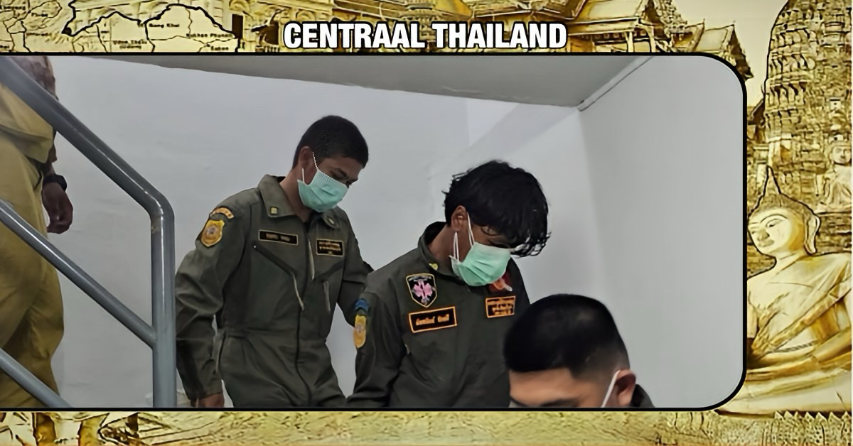 Een zoon in Thailand slaapt dagenlang naast zijn overleden moeder uit angst voor de begrafeniskosten.