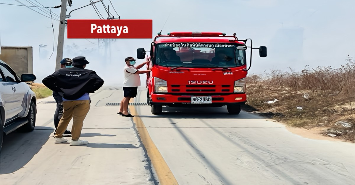 Bosperceel bij Soi Thepprasit 9 in Pattaya  door snel verspreidende brand verwoest.
