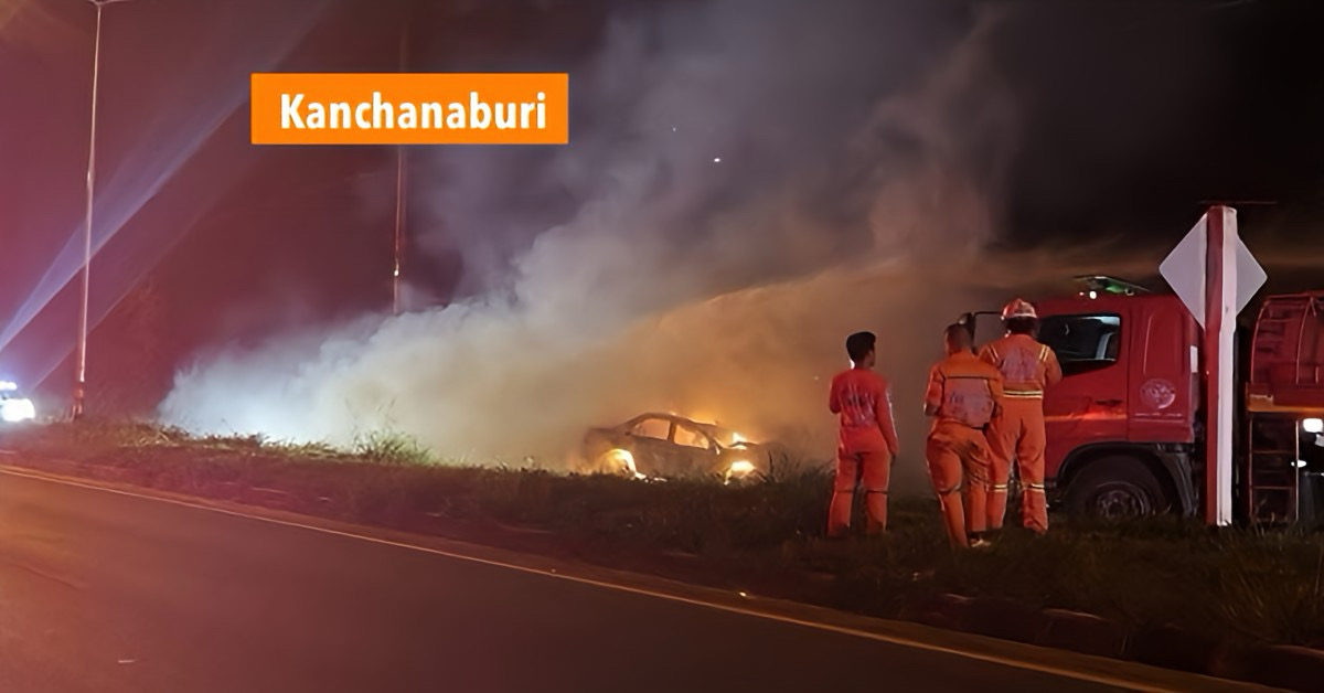 Auto rijdt op wilde olifant en vliegt in brand, resulterend in één overledene en twee gewonde personen.