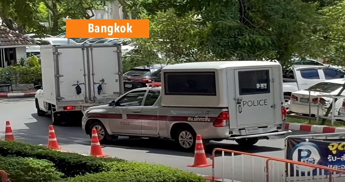 UPDATE : Treinmachinist en seinwachter op borgtocht vrijgelaten na de dodelijke trein-bus botsing in Bangkok.