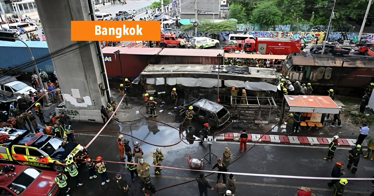 Buschauffeur en treinmachinist aangeklaagd na dodelijke botsing op spoorwegovergang in Bangkok.