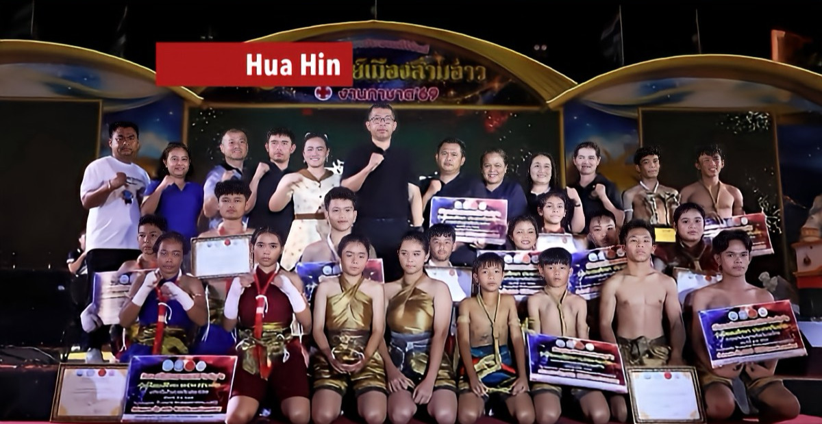 Vice-gouverneur opent de tweede ronde van de jaarlijkse Muay Thai-competitie in Prachuap Khiri Khan.