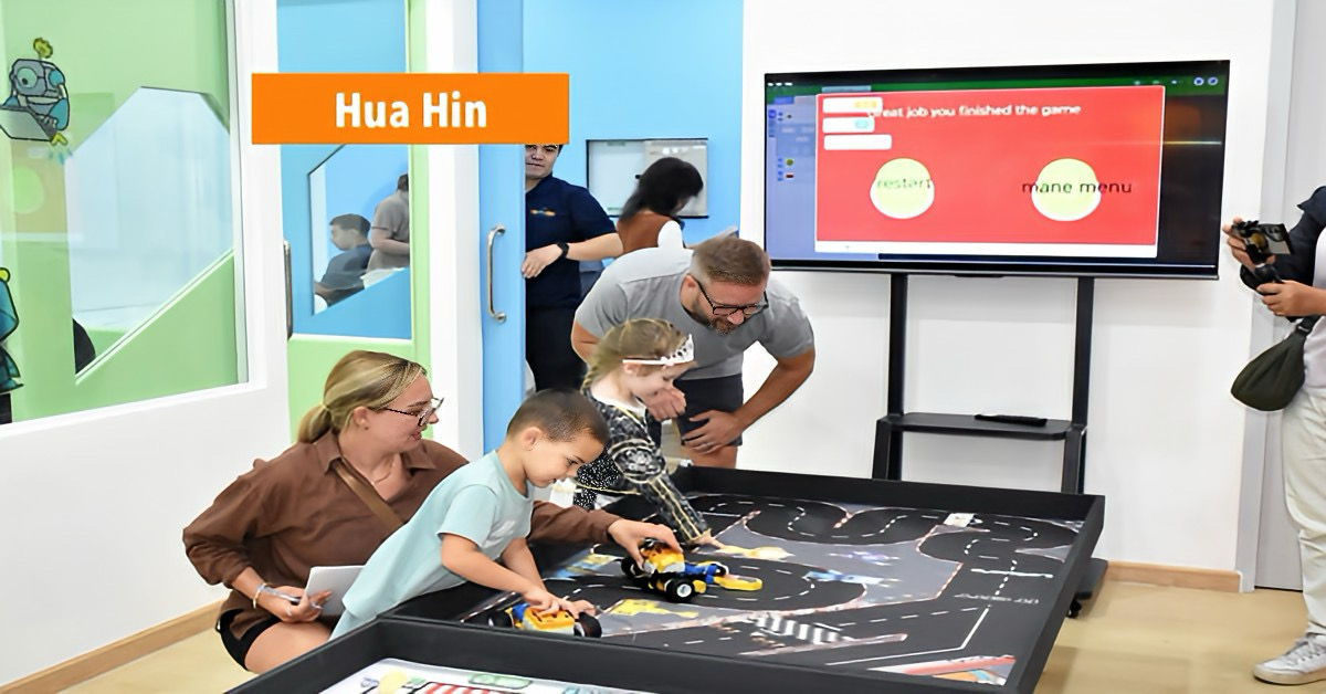 RoboThink Thailand opent futuristische leerruimte voor kinderen in Hua Hin.