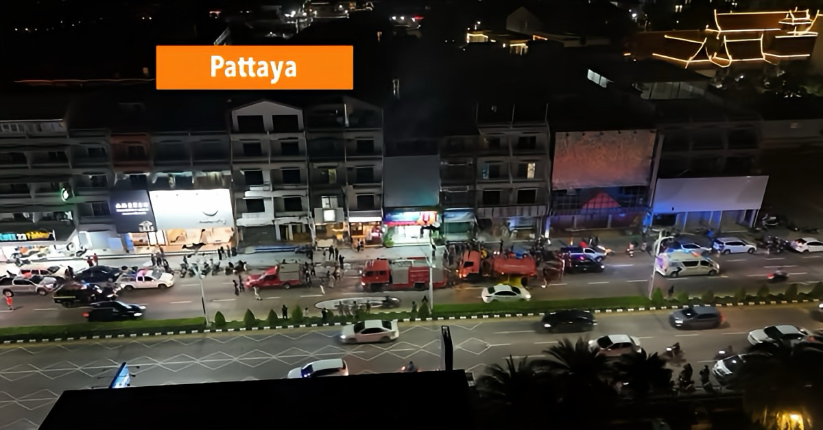 Brand treft apotheek in Pattaya; het pand raakte zwaar beschadigd, de forensische brandweer ingeschakeld.