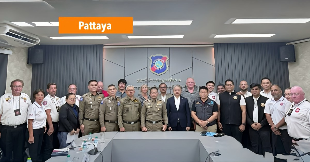 Toeristenpolitie Pattaya voert de strijd tegen visumovertredingen en illegale activiteiten op.