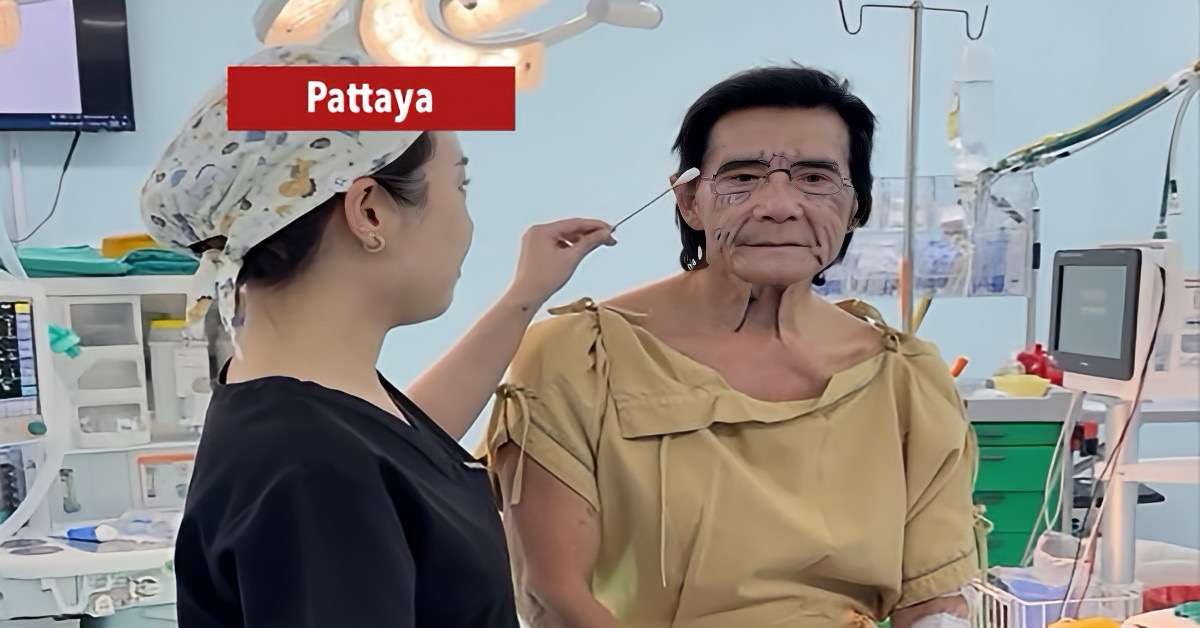 De 80-jarige jarige Thaise Elvis uit Pattaya heeft een facelift ondergaan om het publiek in vervoering te brengen.
