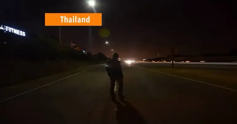 Thailand schakelt verlichting op delen van nationale wegen ’s nachts uit om energie te besparen.