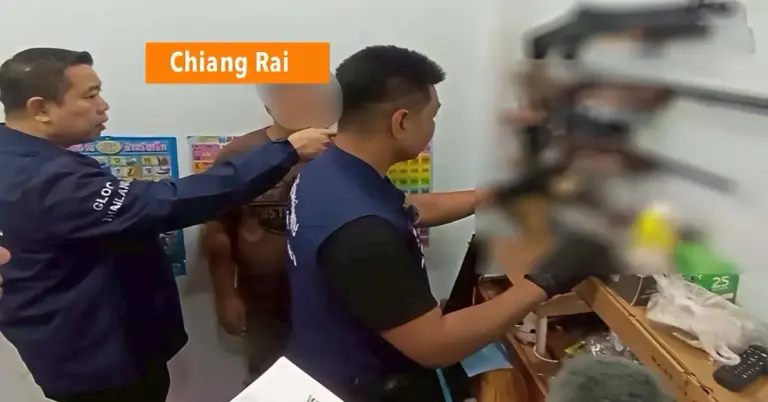 🎥: Thaise autoriteiten weten in het hoge noorden van Thailand een grote wapenbende op te rollen.