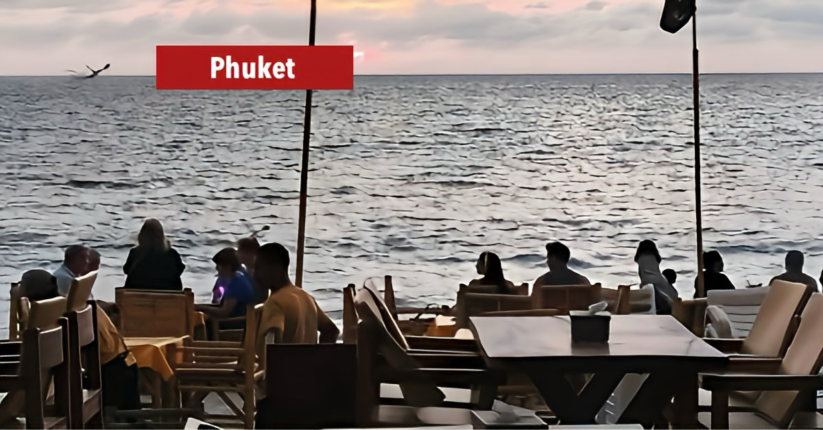 Het strand van Bang Tao is ontruimd; de autoriteiten van Phuket hebben hiermee hun punt gemaakt.