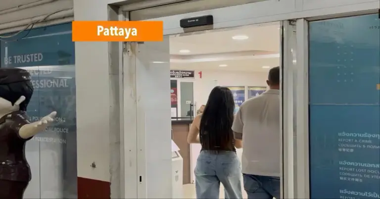 Een groepje kathoey’s geeft een Nederlander op de Pattaya Beach Road ‘vriendelijke’ omhelzing, maar dit kost hem wel zijn gouden ketting.