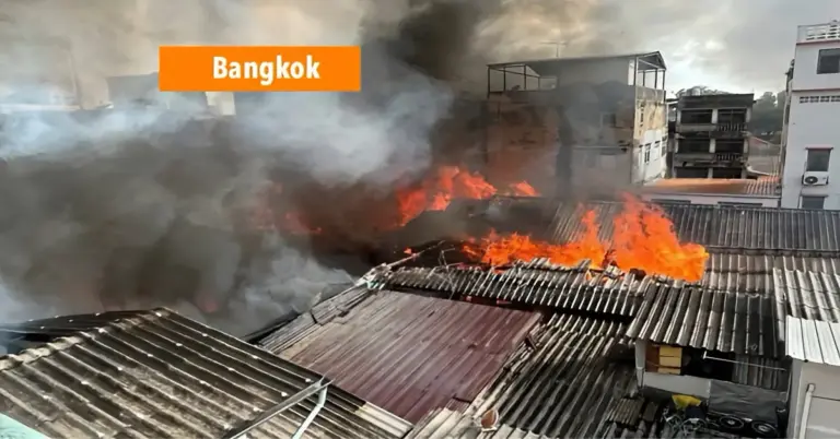 Grote brand verwoest woningen in Pathum Wan district van Bangkok, tientallen gezinnen zijn dakloos geworden.