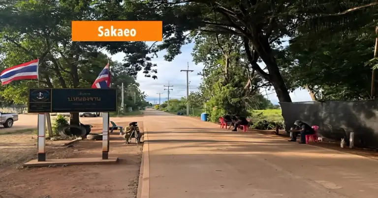 Het leger heeft in Oost-Thailand een avondklok ingesteld voor de omgeving van Sa Kaeo en verscherpt de grensbeveiliging.