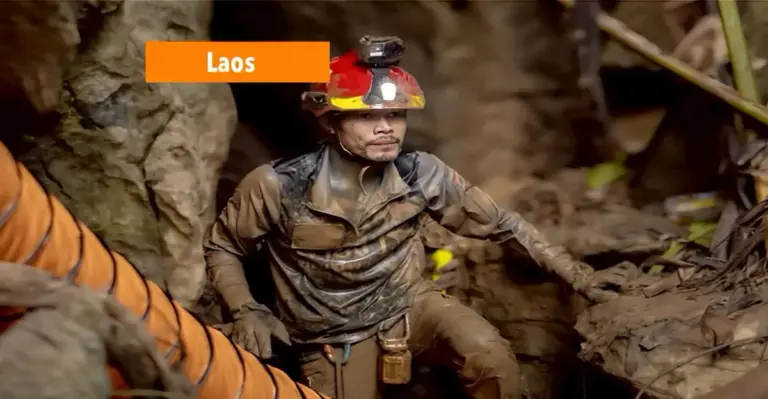 De reddingsoperatie in Laos is na twee weken ploeteren beëindigd; hoop voor de twee mannen is voorbij.