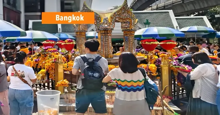 De twee Oeigoeren, verantwoordelijk voor de bomaanslag op de Erawan-schrijn in Bangkok in 2015 hebben vandaag de doodstraf gekregen.