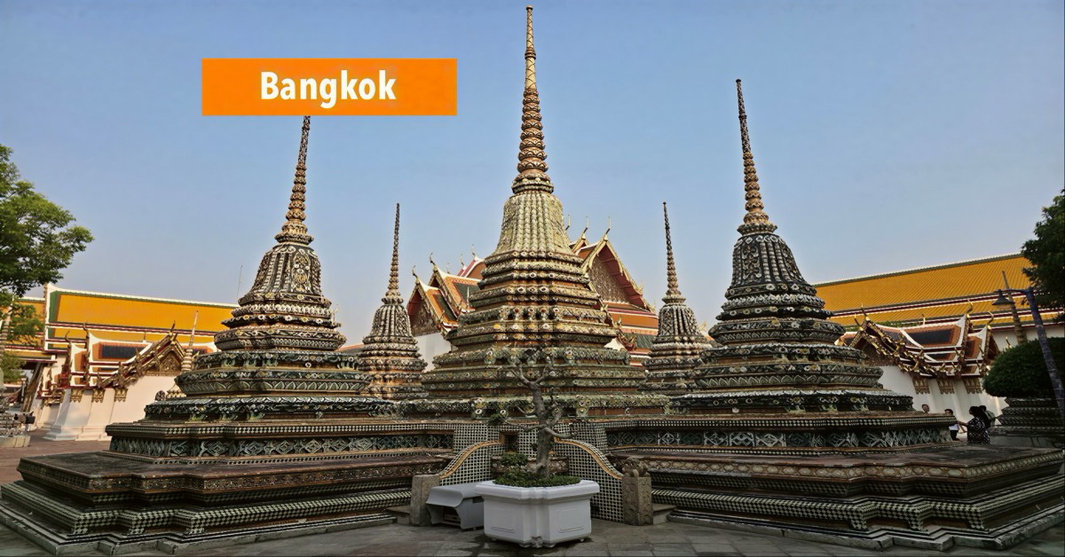 Een bewaker van de Wat Pho-tempel in Thailand ontdekt op verrassende wijze dat zijn onzichtbaarheidsspreuk niet gewerkt heeft.