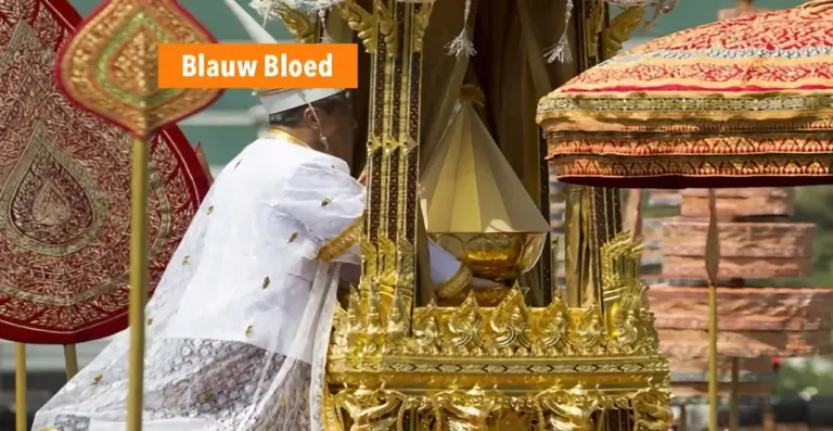 De Grote Gouden Urn van Thailand: een symbool van koninklijke eer en herinnering.