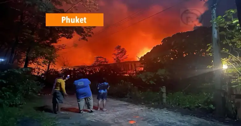 Grote brand jaagt honderden bewoners van een  arbeiderskamp in Zuid-Thailand de nacht in.