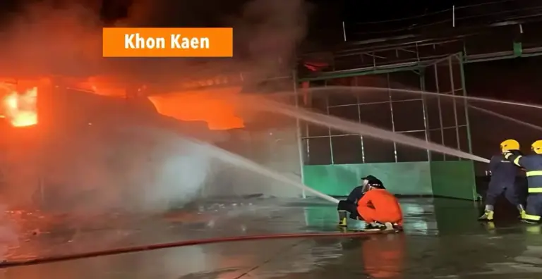 Opslagloods rijstmaalderij in Noordoost-Thailand zwaar beschadigd door brand, de schade bedraagt meer dan 1 miljoen baht.
