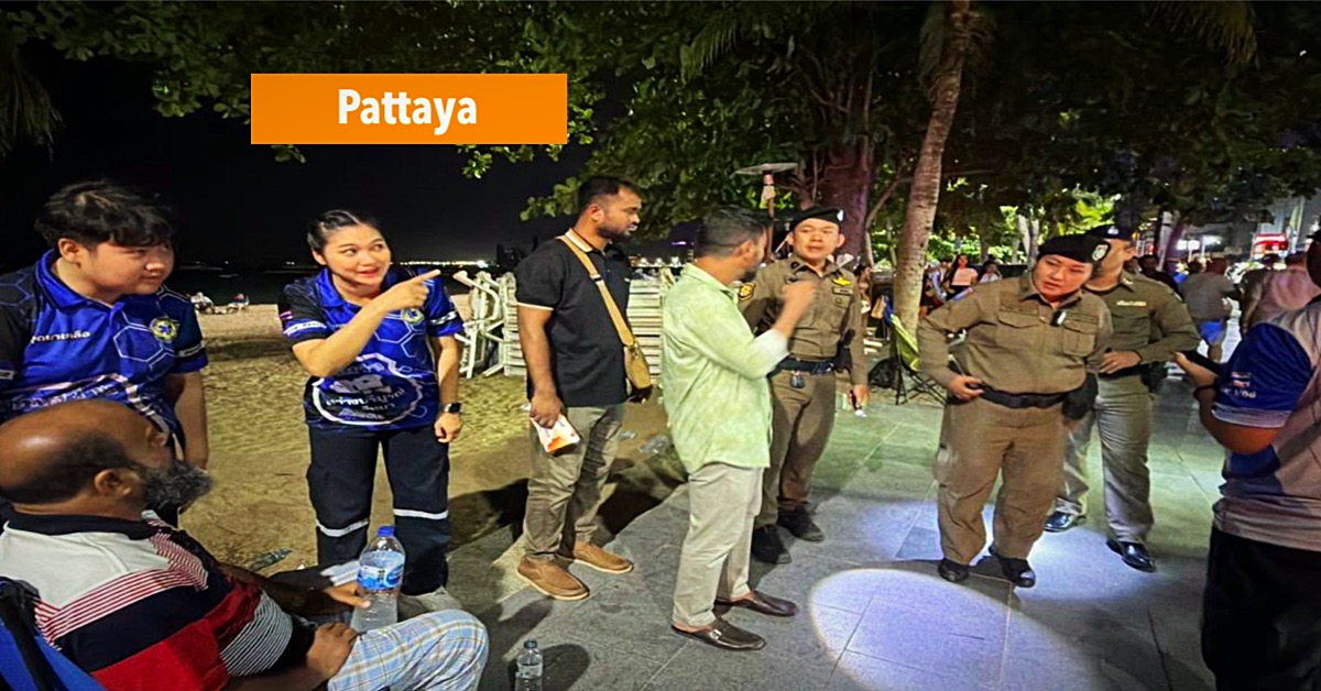 Dakloze Thaise man slaat op de Beach Road van Pattaya een buitenlandse toerist een bloedneus.