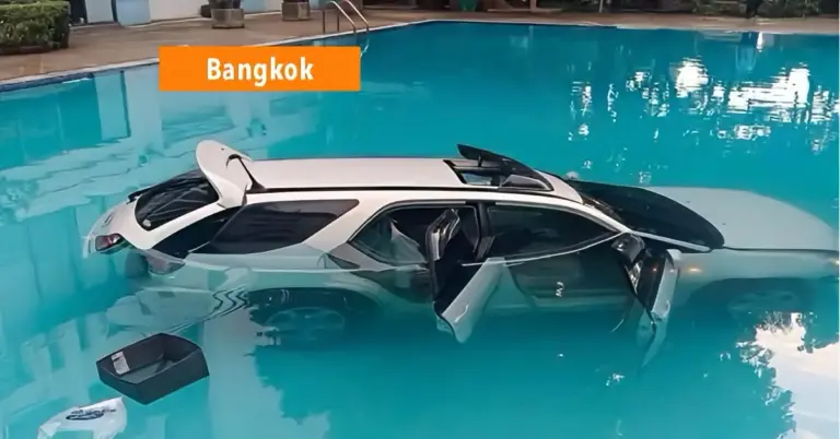 29-jarige man in Thailand krijgt ruzie met zijn moeder en rijdt uit frustratie zijn auto het zwembad van de Chulalongkorn-universiteit in.