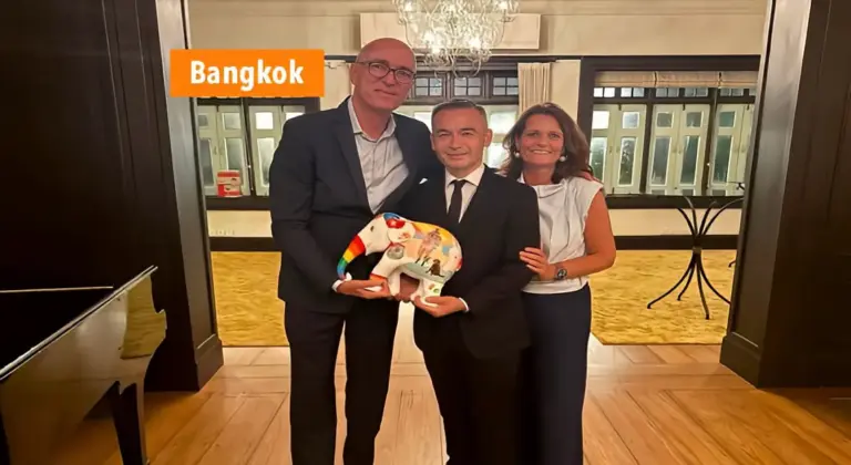 Olleke Bolleke lid: Jeanette Brüske Woelinga van Elephant Parade verraste ambassadeur Remco van Wijngaarden en zijn man op hartverwarmende wijze.