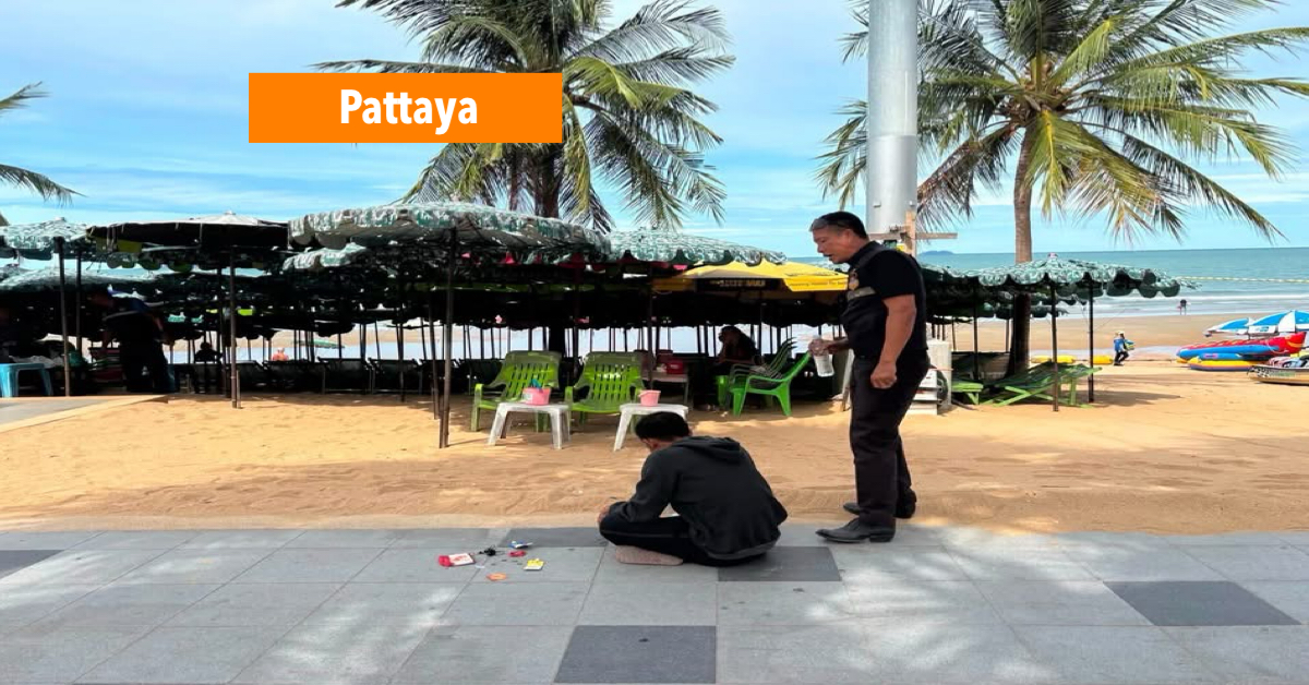 Thaise man onder invloed van drugs en in bezit van twee messen op Jomtien-strand aangehouden.