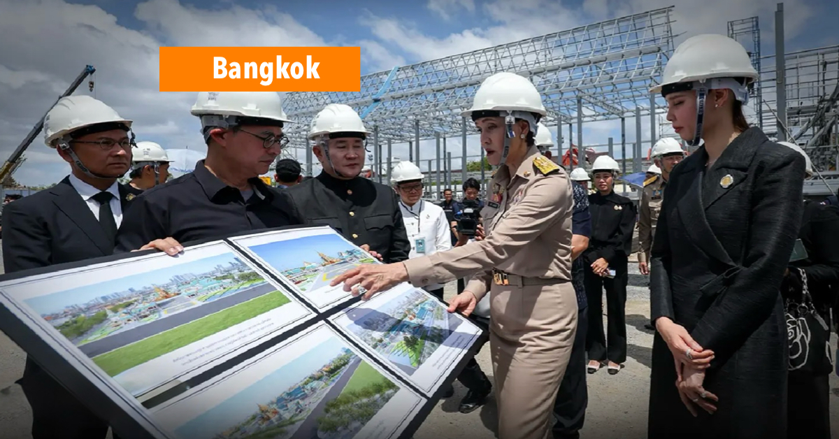 De bouw van het koninklijke crematorium voor de overleden koningin Sirikit van Thailand ligt op schema.