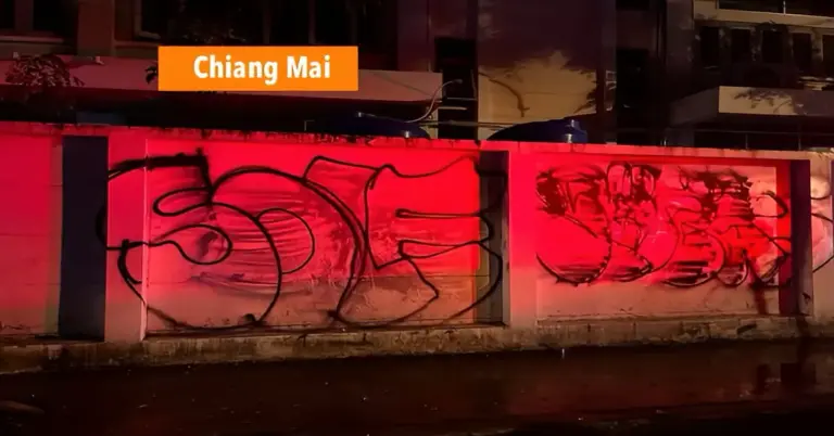 Graffiti‑vandalisme eindigt met een boete in Noord-Thailand, twee buitenlandse toeristen moeten betalen voor hun meesterwerkje.