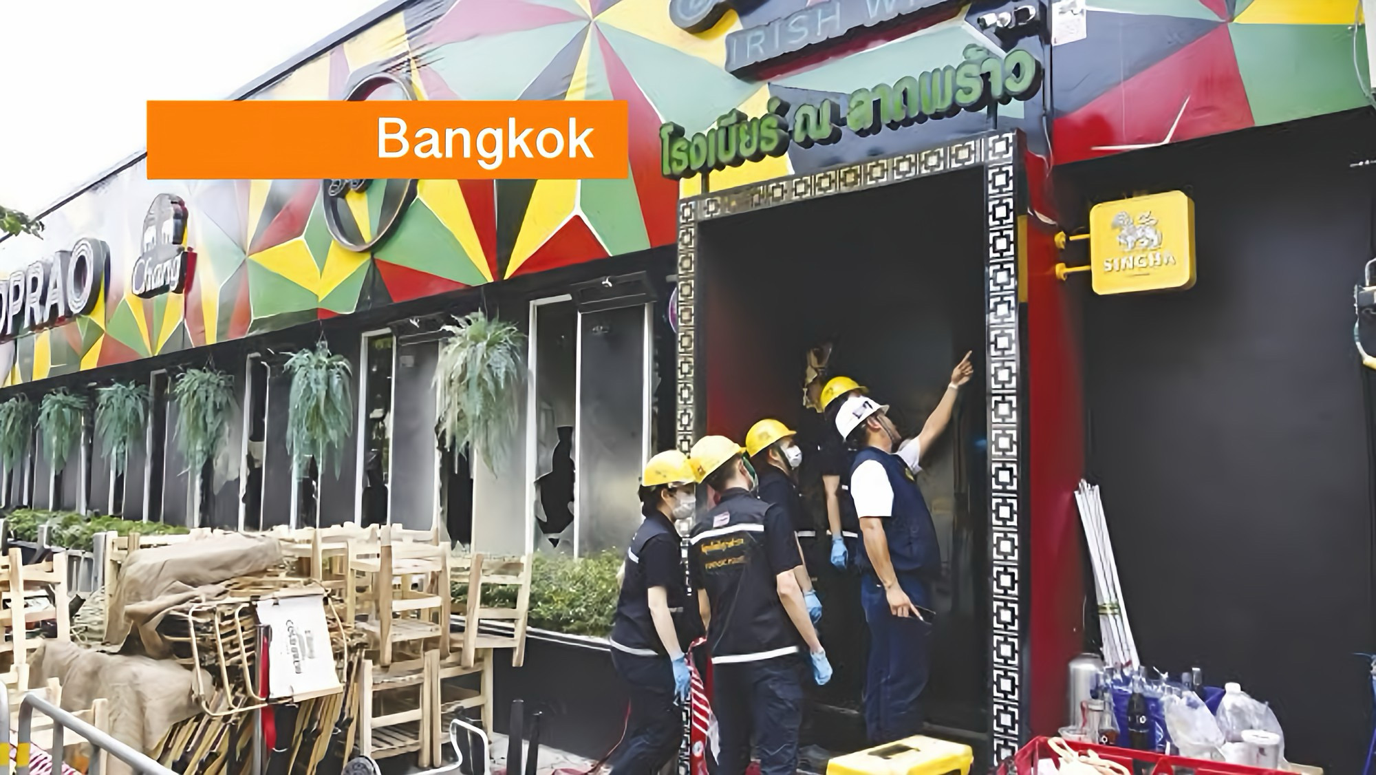Bangkok sluit 56 uitgaanslocaties na brand in muziekcafé Lat Phrao en start grootscheepse veiligheidsinspecties.
