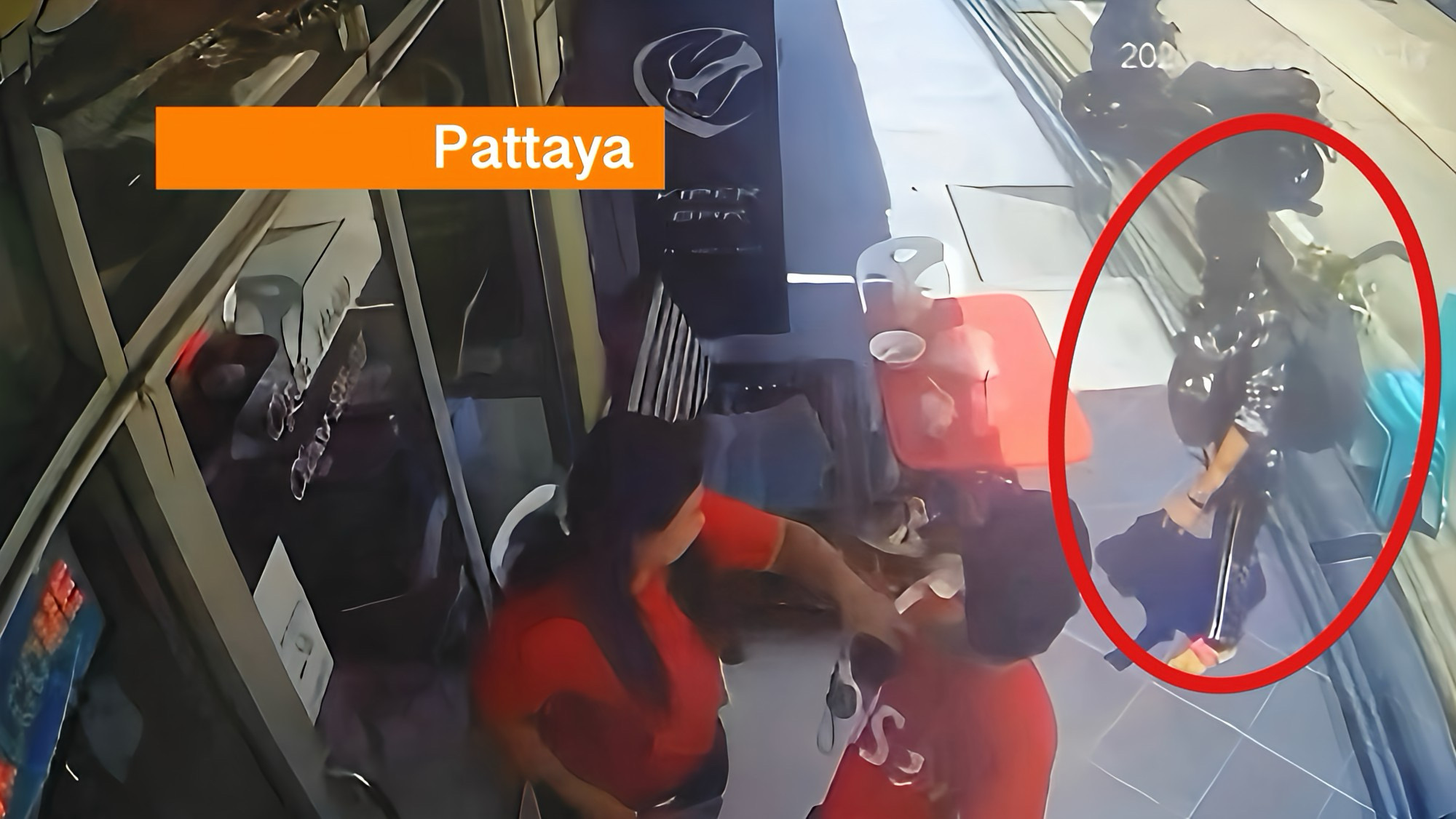 In Pattaya is een dakloze man na uitbarsting in massagesalon aangehouden en opgenomen voor psychiatrische behandeling.