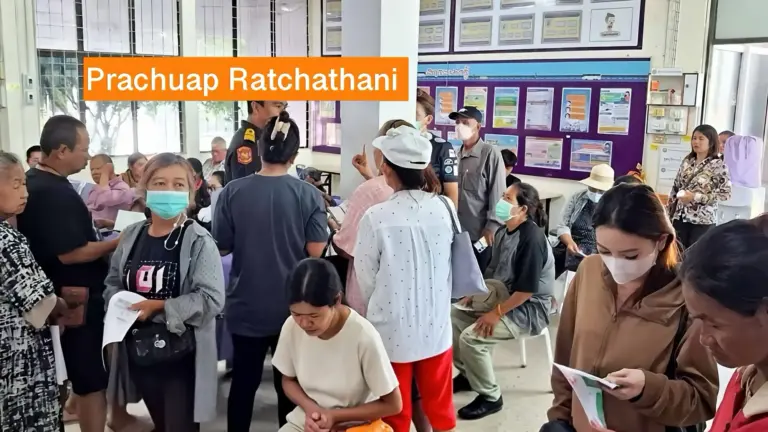 Massale rush naar vervoerskantoor in Centraal-Thailand nadat honderden sloebers van een armoede-kaart werden buitengesloten.