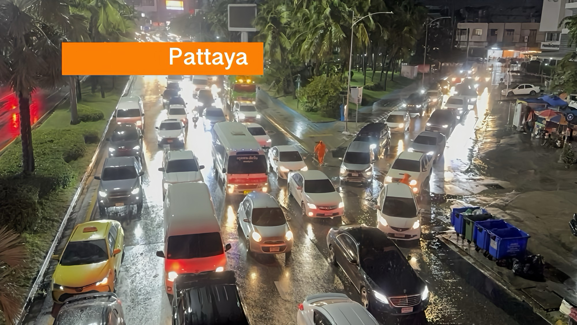 Afgelopen nacht was het weer “bal” in Pattaya, hevige regenbuien legde de hele stad lam.