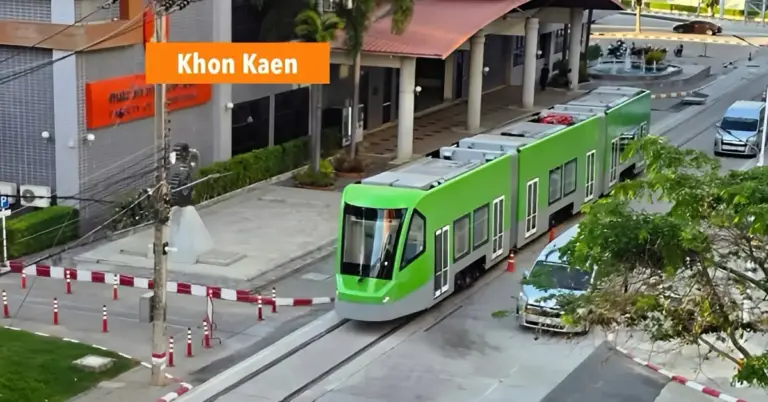 De Rajamangala‑universiteit in Noordoost‑Thailand test de door haar ontwikkelde Thaise “Isan Tram” en zet daarmee een stap naar een eigen spoorindustrie.