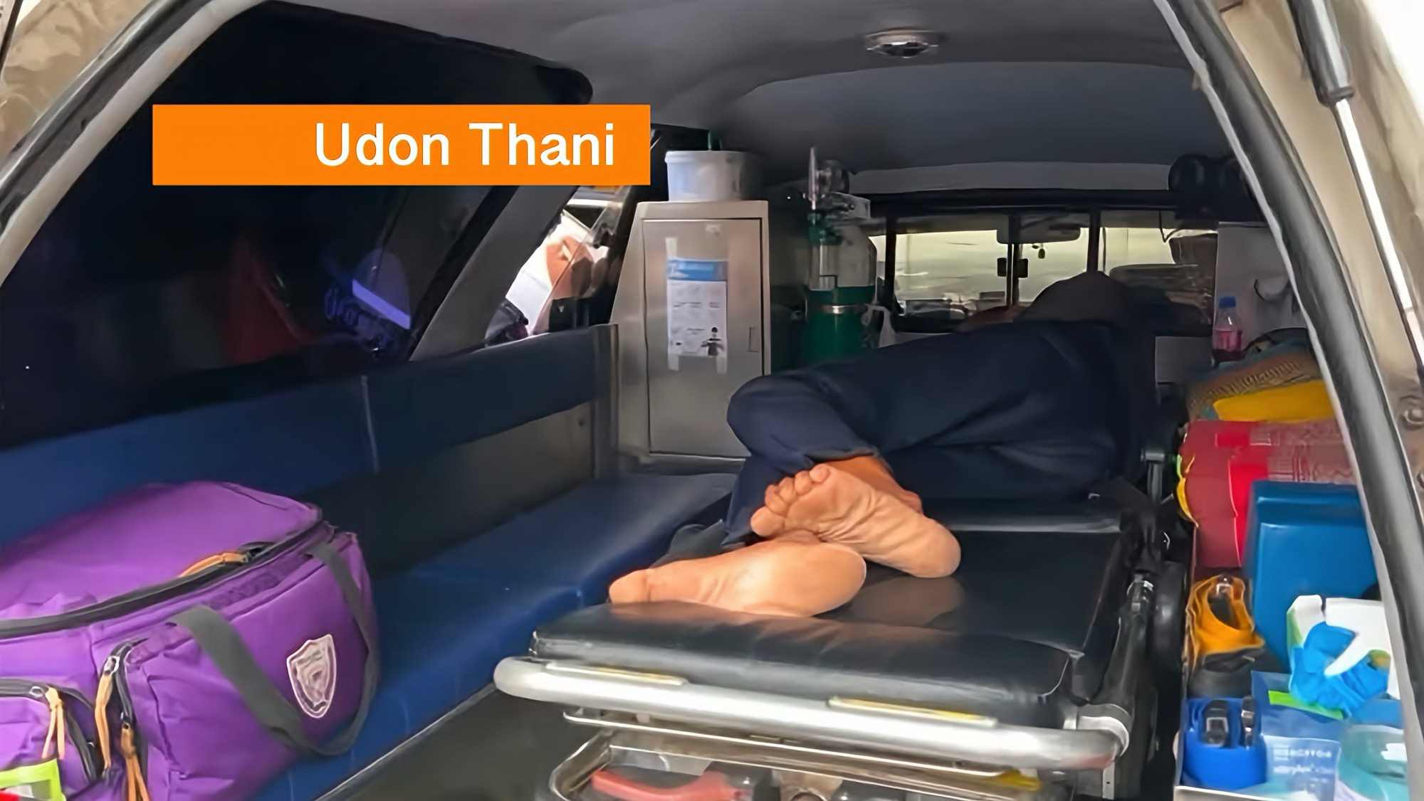 Om door een ringetje te halen: man in Noordoost‑Thailand met spoed naar ziekenhuis gebracht.