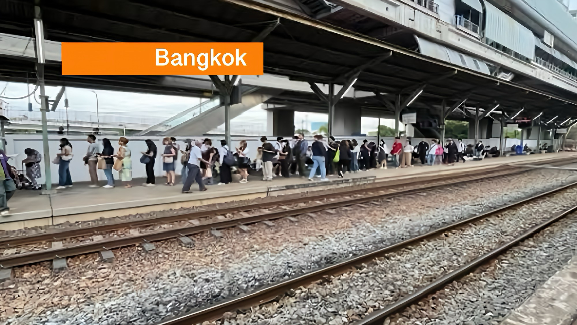 Storing bij Airport Rail Link legt treinverkeer vandaag in de hoofdstad van Thailand flink lam.