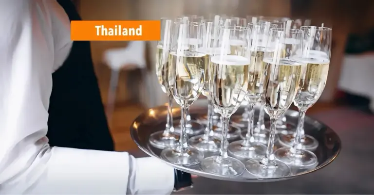 Plopper de plop……psssss | Thailand beperkt alcoholvrijstellingen tot bruiloften en diplomatieke ontvangsten