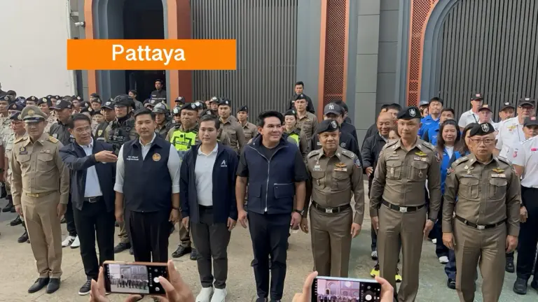Minister Surasak versnelt veiligheidsmaatregelen in Pattaya en dringt aan om de ambitie voor een UNESCO “City of Film” te laten erkennen.